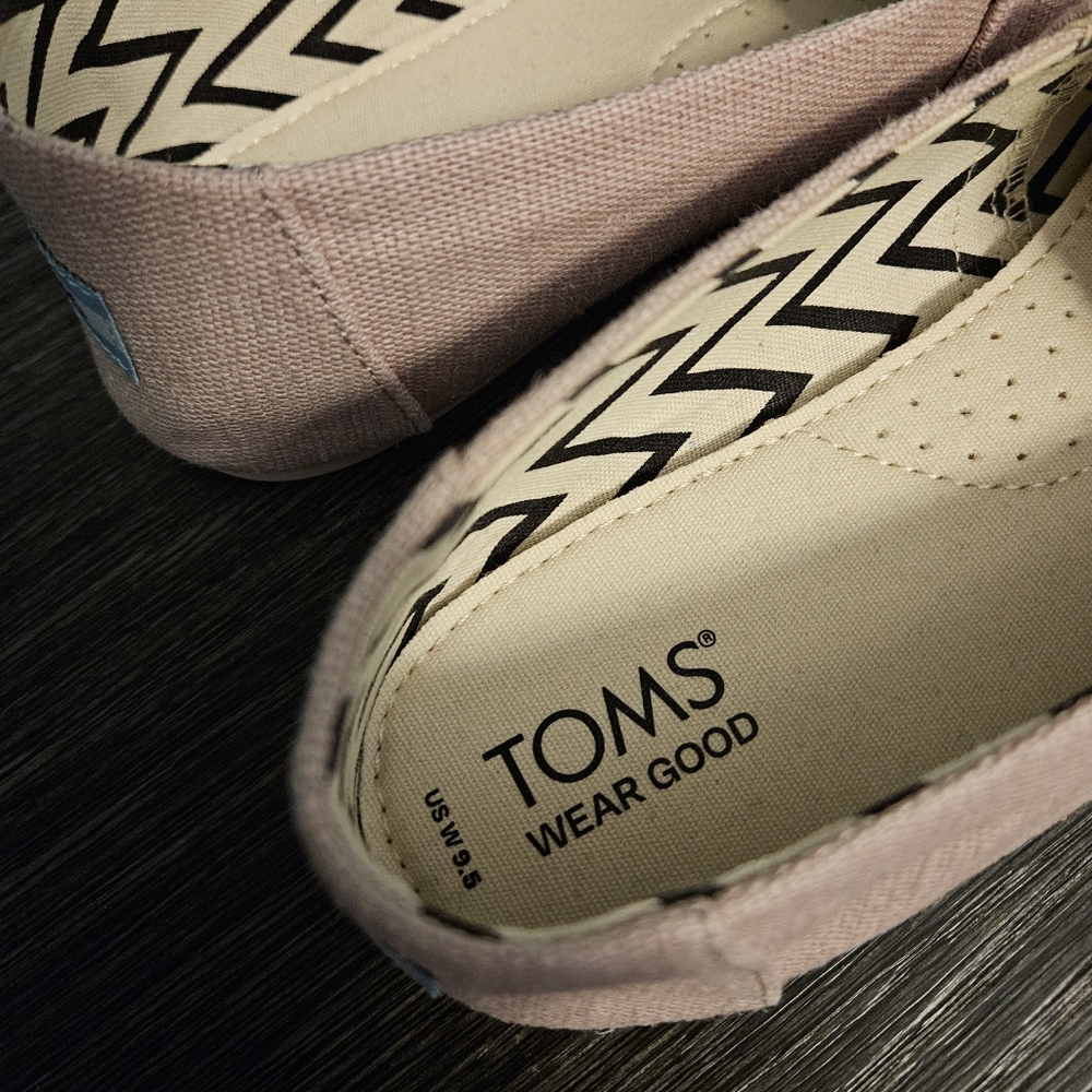 NWOT TOMS Slip-On Shoe Pink - Picture 5 of 6